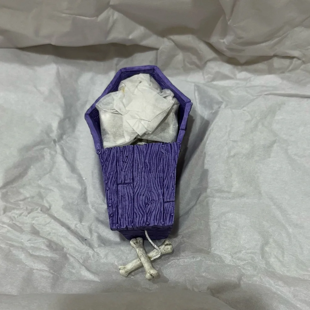NIB 2013 Hallmark Keepsake CREEPY COFFIN Skeleton Ornament Pull String